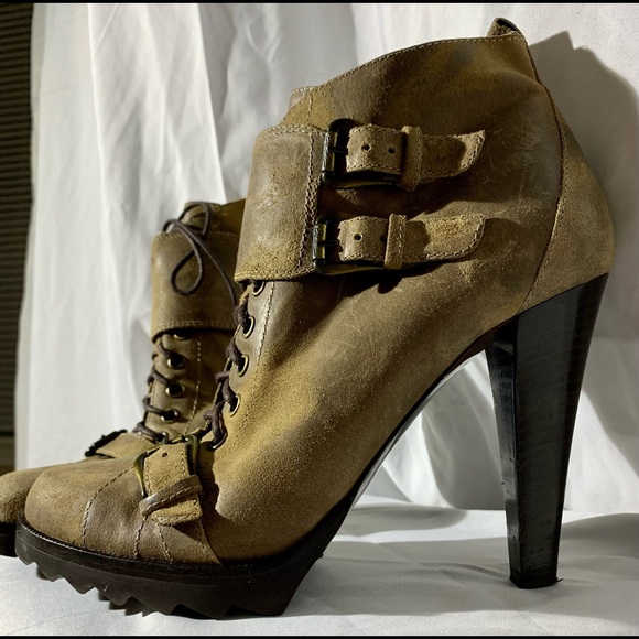 Donald J. Pliner leather heeled boots . - Picture 9 of 10